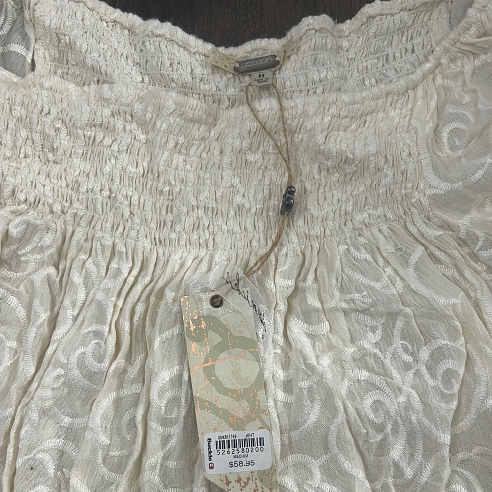 Gimmicks Elegant Cream Women's Flowy Top - Picture 4 of 4
